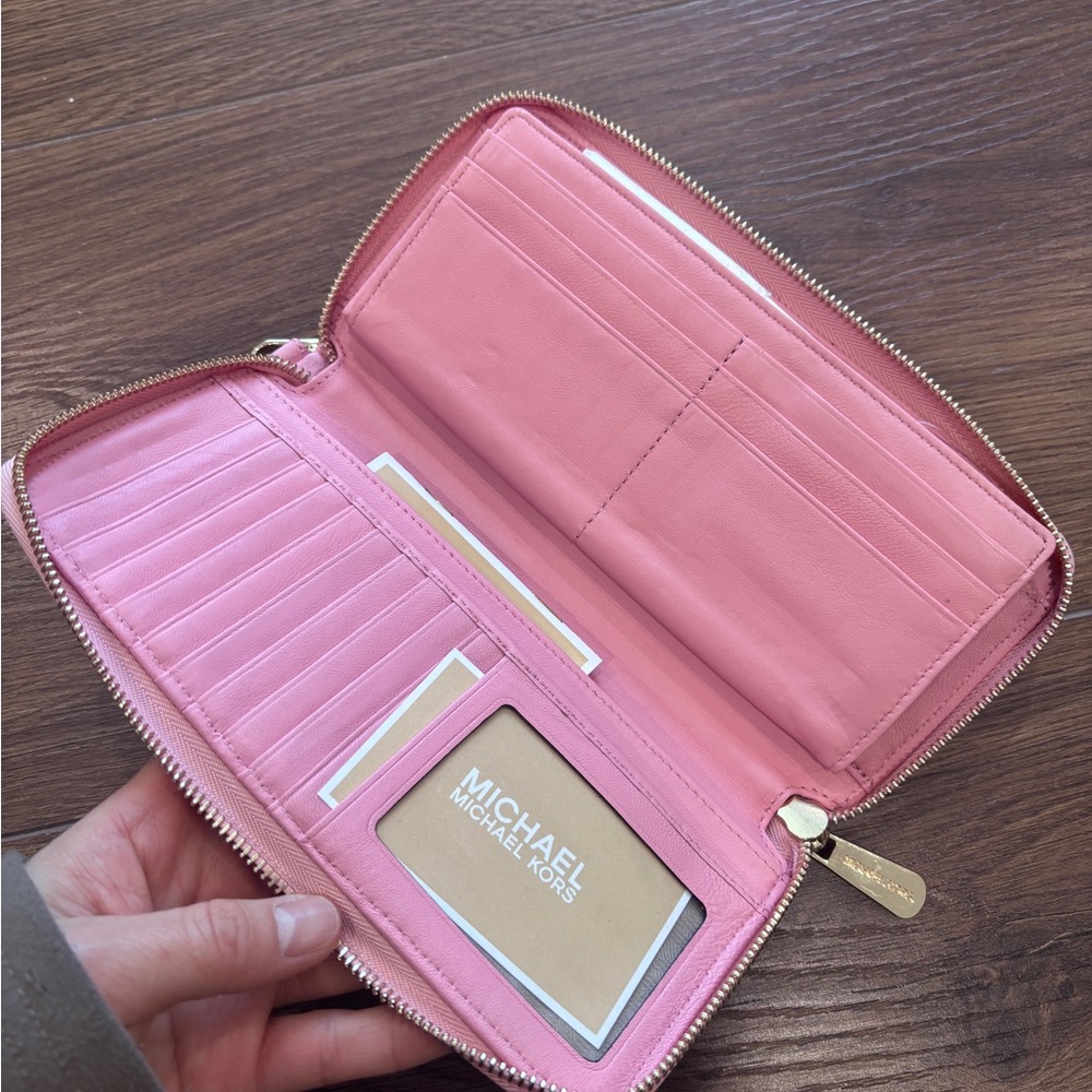 Michael Kors Quilted Leather Continental Zip Around Wallet/Wristlet in Pale Pink - Picture 6 of 7